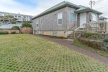 406 NW High St photo 1