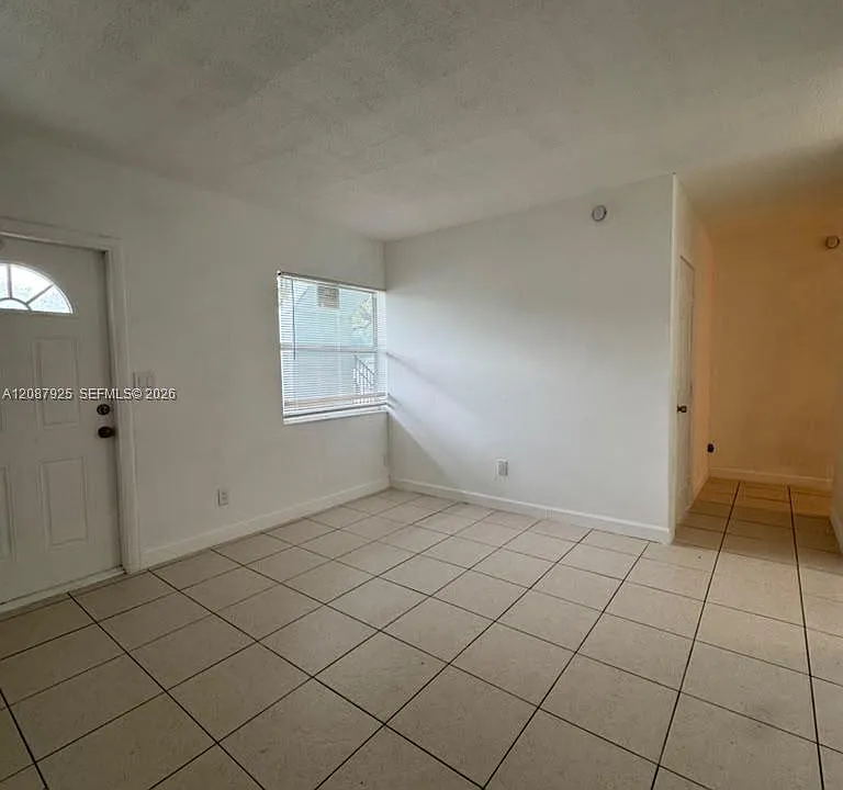 325 NW 15th St #5