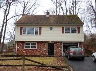 30 Edgewood Rd, Ringwood, NJ 07456