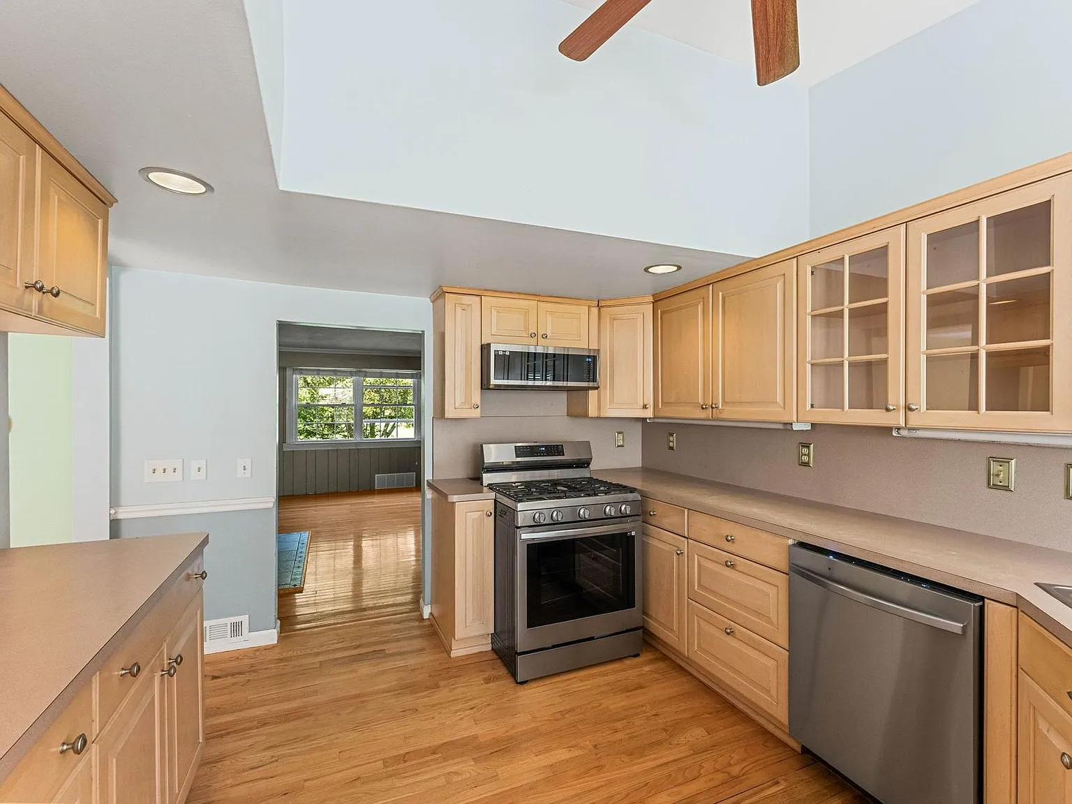 3 bed, $3,600 — Photo 4