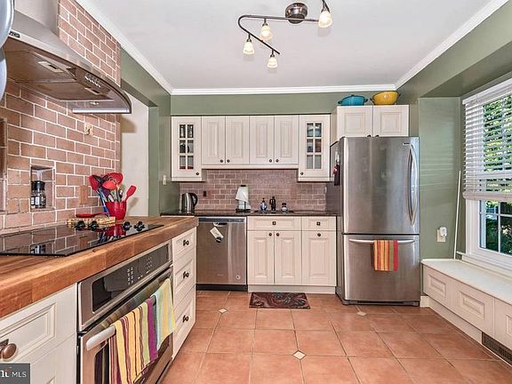 4th image of 18725 Pikeview Dr