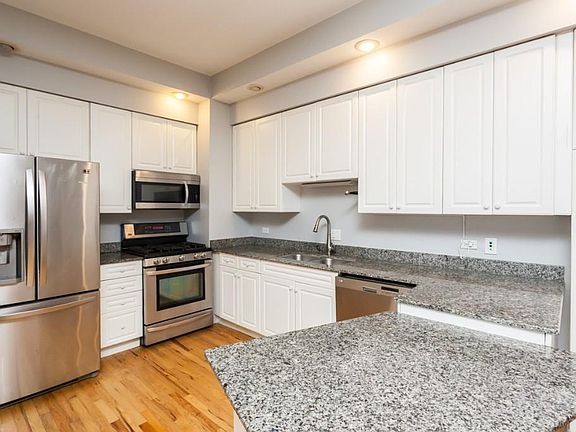 3rd image of 2427 N Clybourn Ave #1D