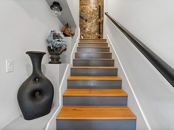 4th image of 3131 Bayside Dr