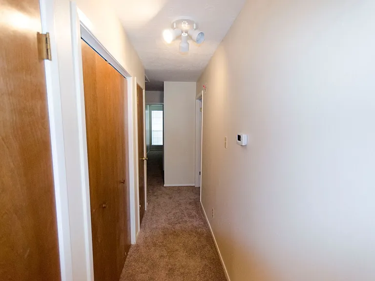 915 Todd Ln — Photo 5