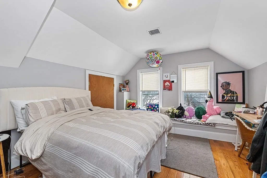 5 bed, 999 sqft, $6,800 — Photo 2