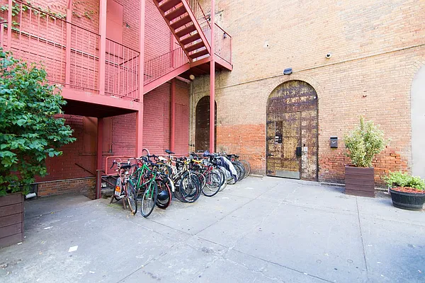 Rented by Nooklyn NYC LLC | media 42