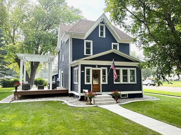 1527 Ford Ave N, Glencoe, MN 55336