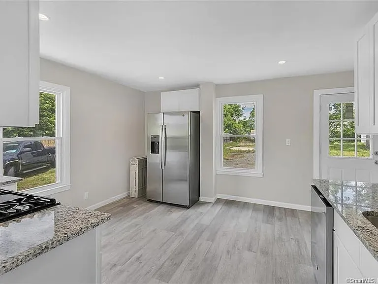51 Mill St #51 MILL ST — Photo 11