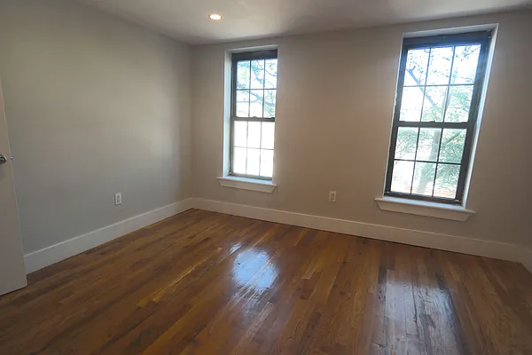 Rented by EXR | media 4