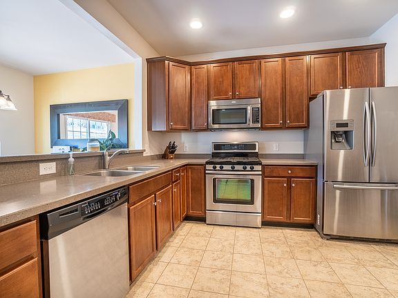 3rd image of 294 N Caldwell Cir