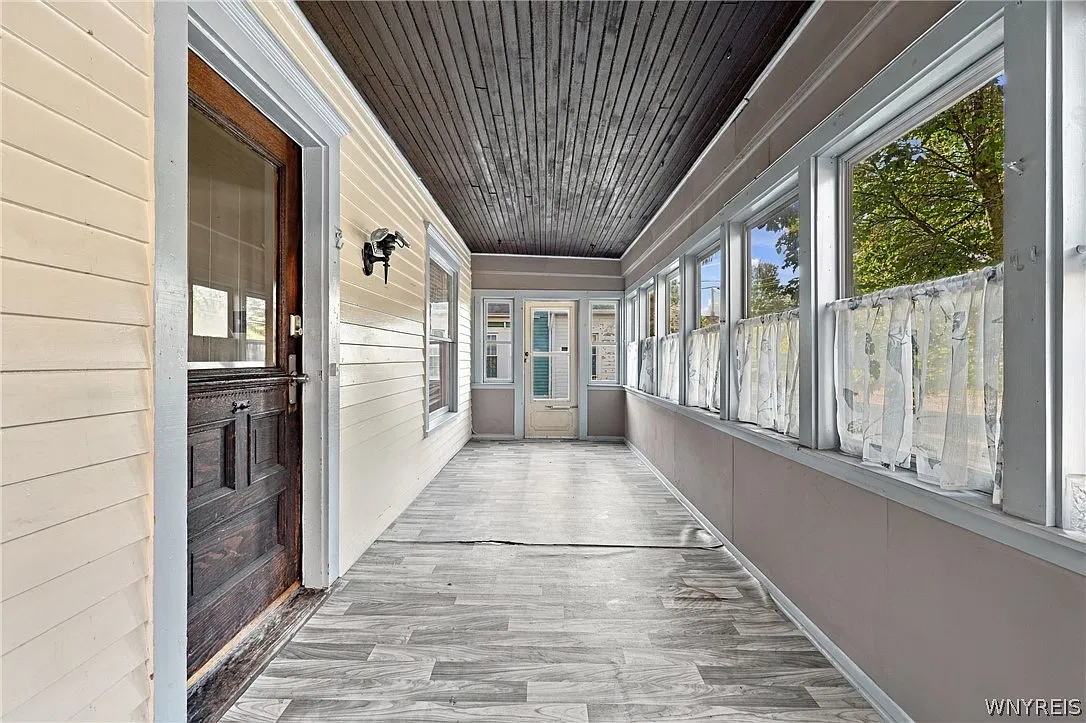 5 bed, 3.0 bath, 2063 sqft, $3,000 — Photo 4
