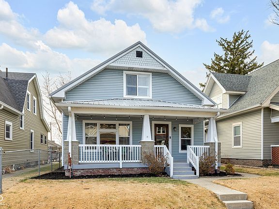 2nd image of 1414 Leonard St