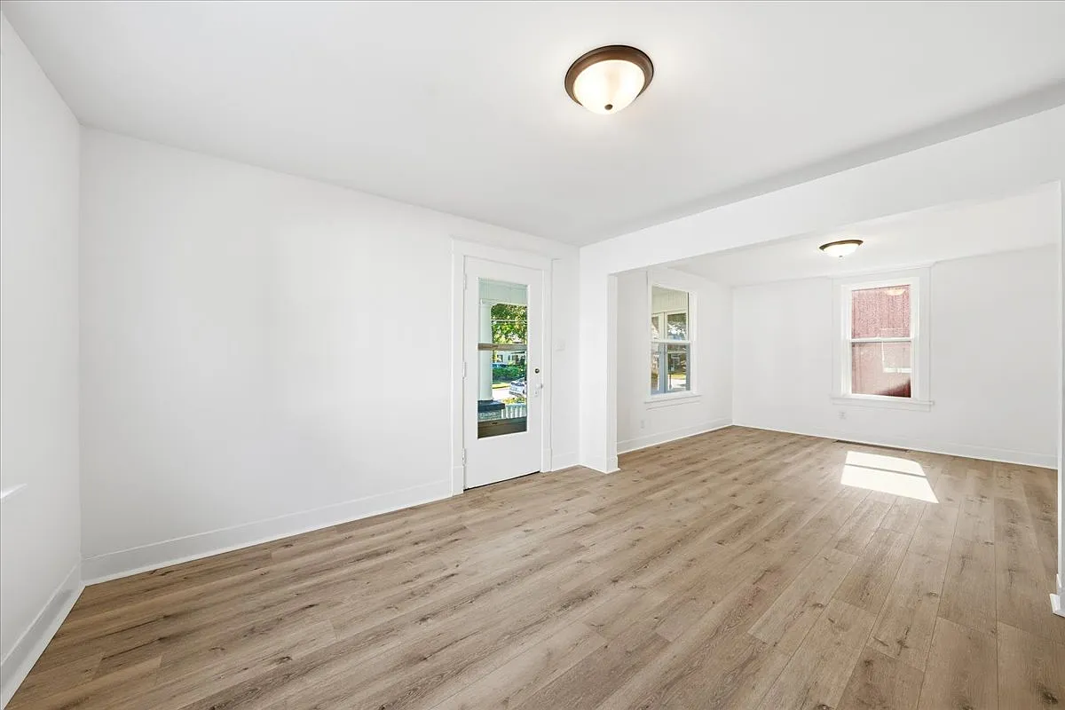 2 bed, 950 sqft, $2,300 — Photo 3