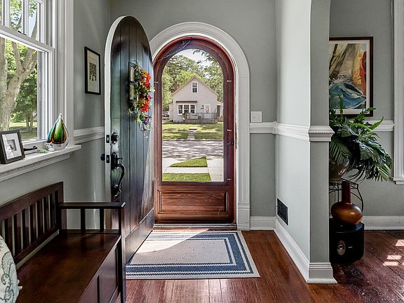 3rd image of 2027 Bourdon St