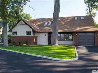 128 Hewlett Ave, Merrick, NY 11566