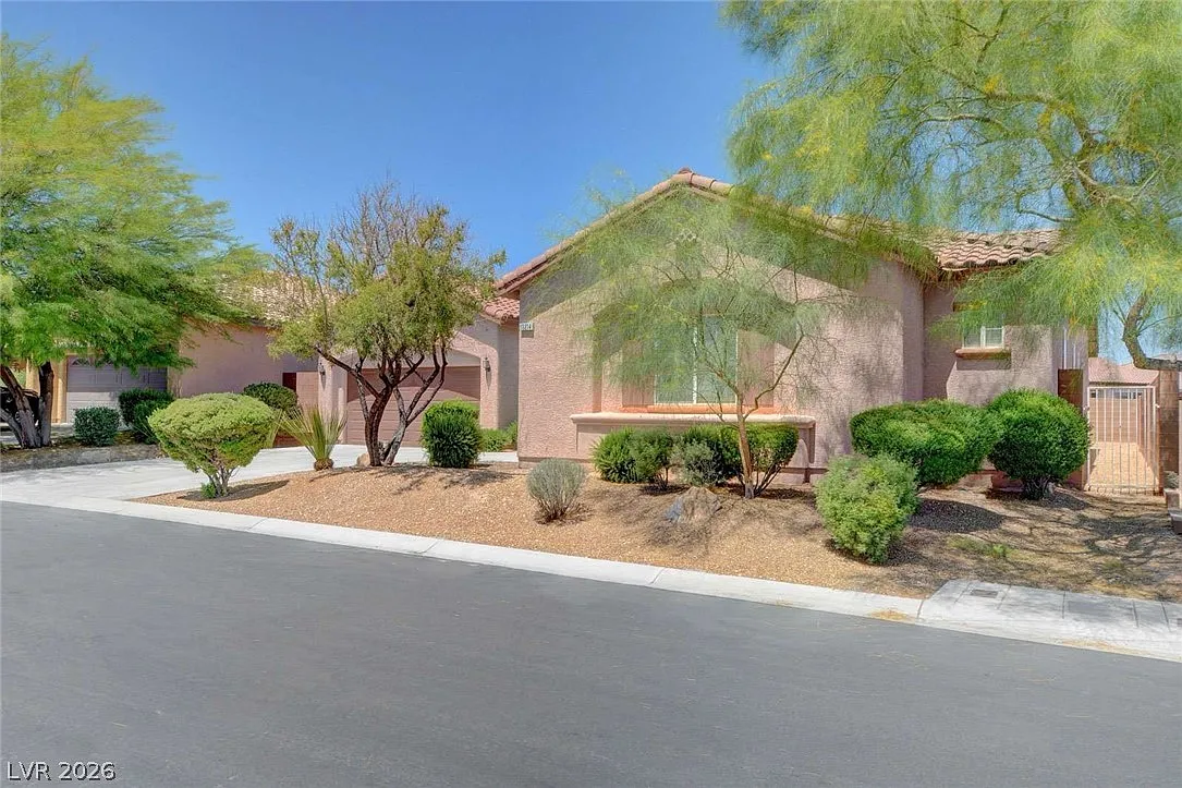 3 bed, 3.5 bath, 2409 sqft, $2,600 — Photo 2