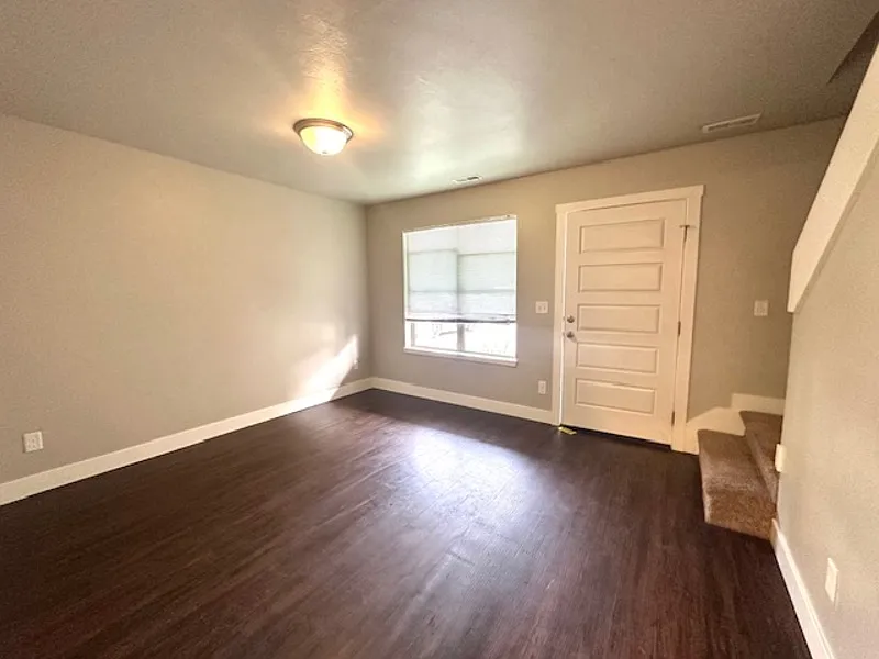 3 bed, 1.5 bath, $1,450 — Photo 4