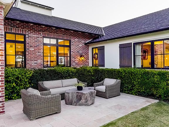 4th image of 4401 N Los Vecinos Dr