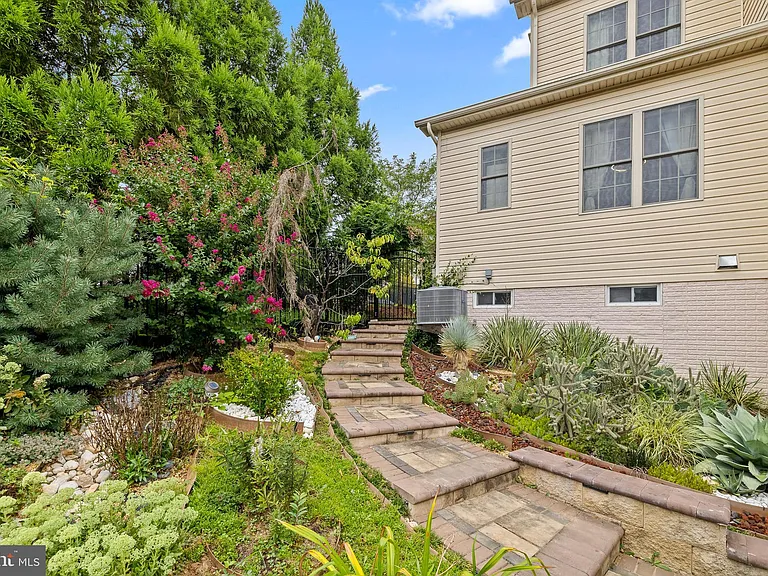 1116 Autumn Brook Ave — Photo 65