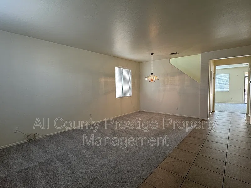 4 bed, 2.5 bath, 2598 sqft, $1,950 — Photo 4