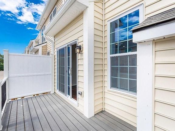 3rd image of 2786 Ashcombe Dr