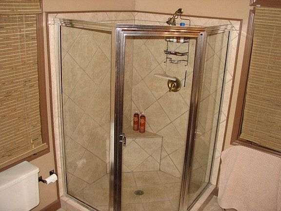 Large shower w/great tile