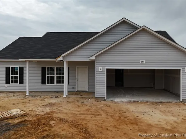 255 Orchard Ln, Parkton, NC 28371