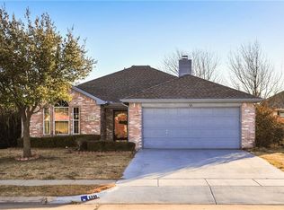 1310 Embercrest Dr, Midlothian, TX 76065