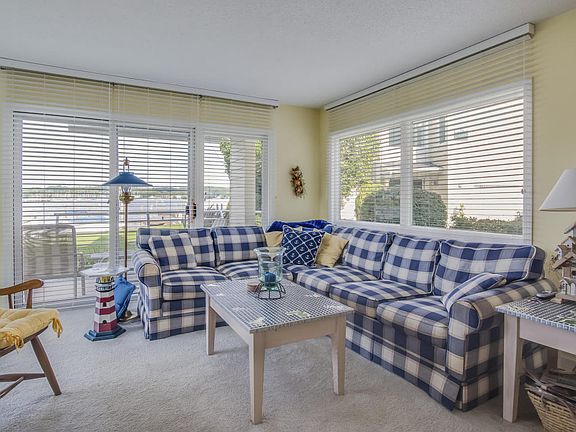 2nd image of 995 Lake St #47