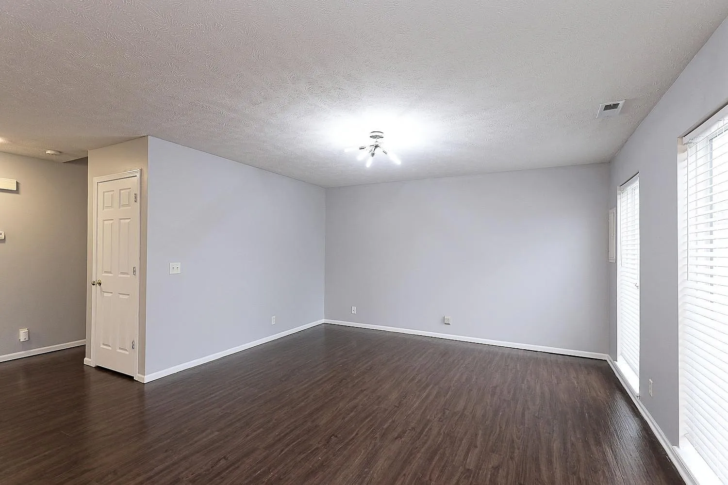 3 bed, 2.5 bath, 1739 sqft, $1,789 — Photo 3