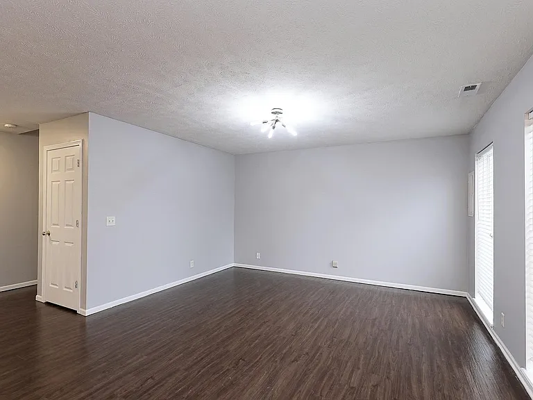 8805 Venice Ln — Photo 3