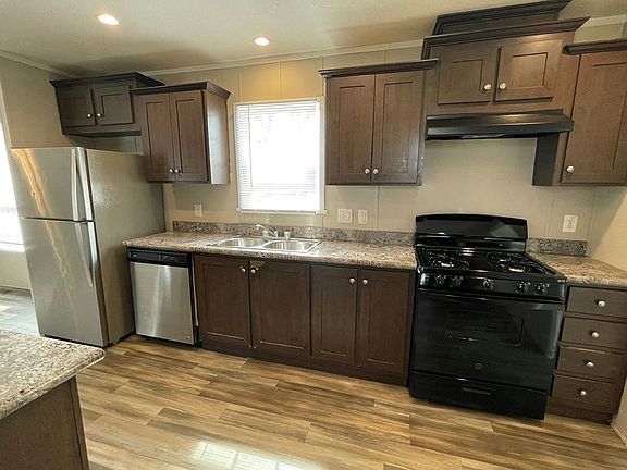 2nd image of 445 Linda Ln