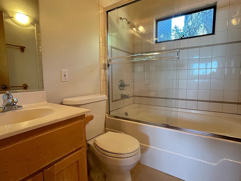 1360 Summit Rd — Photo 18