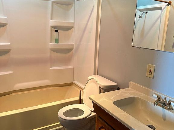 2nd image of 112 S Washington St #9F712731