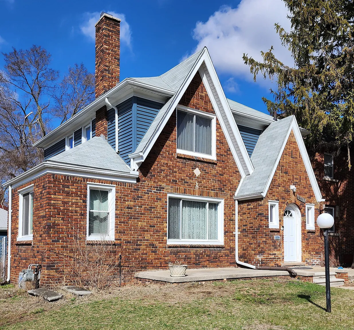18005 Wisconsin St photo 1