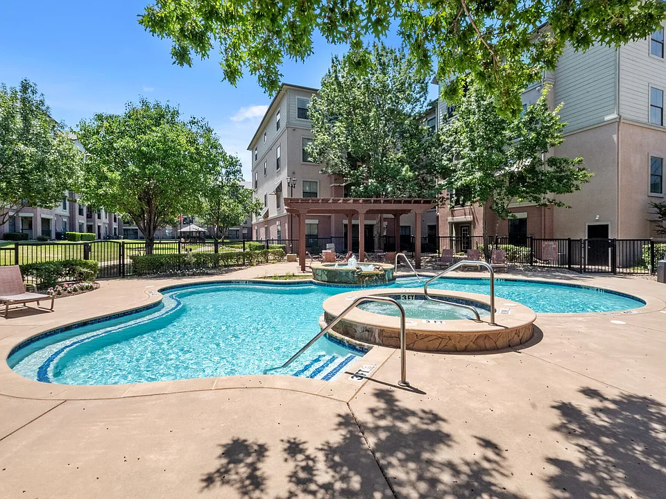 Plaza At Chase Oaks