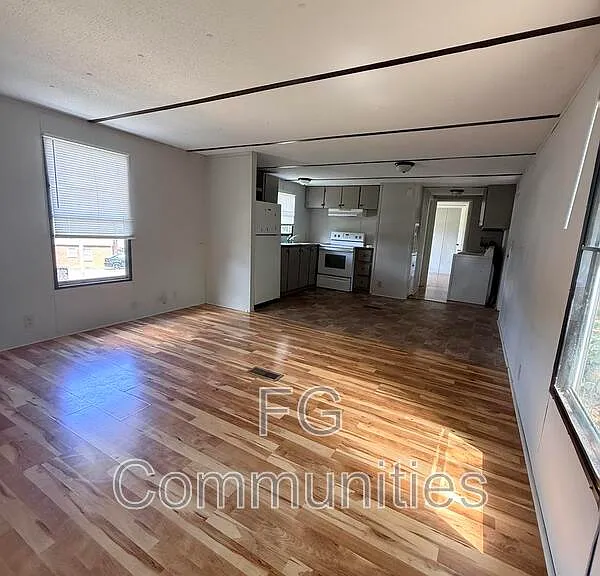 100 2nd Ave SE #F — Photo 9