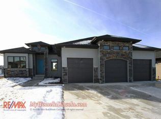 3031 Valley Stream Dr, Lincoln, NE 68516