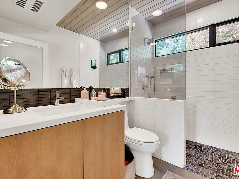 8967 Wonderland Park Ave — Photo 19