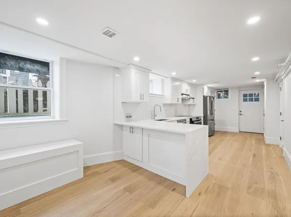 10 Beech St #1, Cambridge, MA 02140