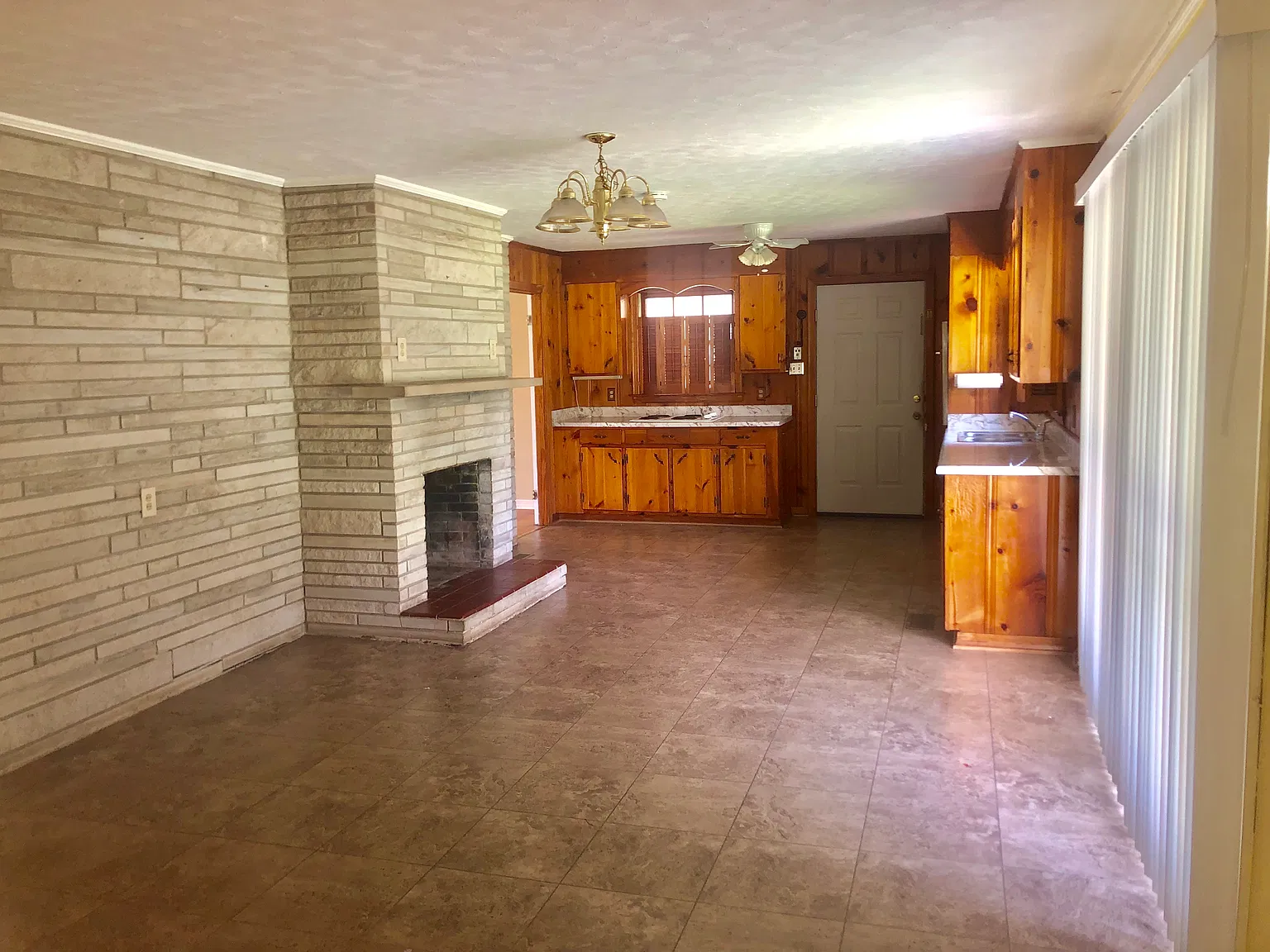 3 bed, 2200 sqft, $2,000 — Photo 2
