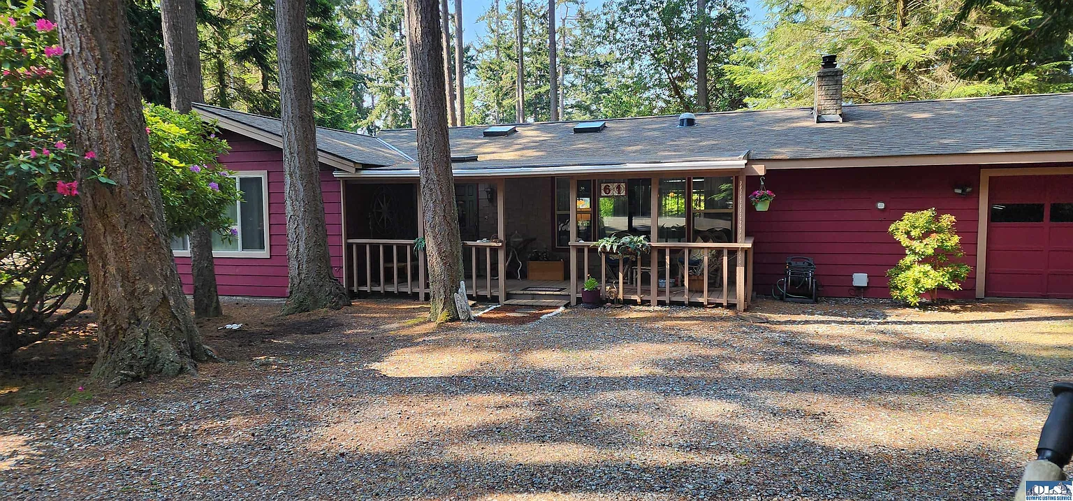 61 Josephine Pl photo 1