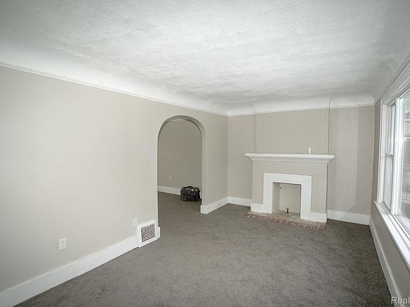 5th image of 15363 Turner St