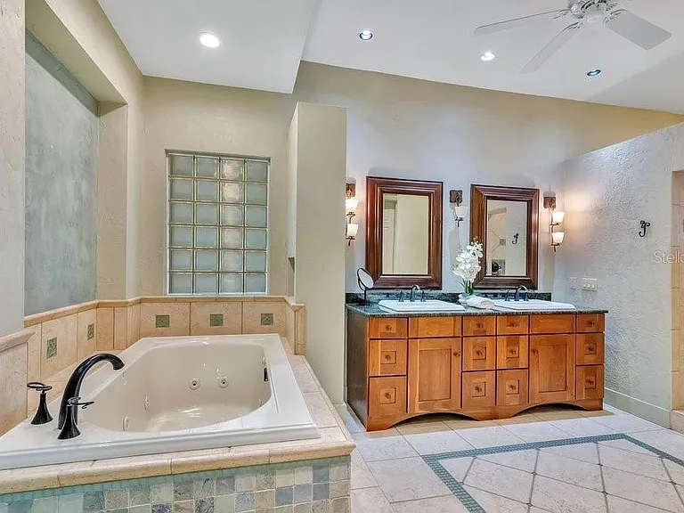 10577 Down Lakeview Cir — Photo 48