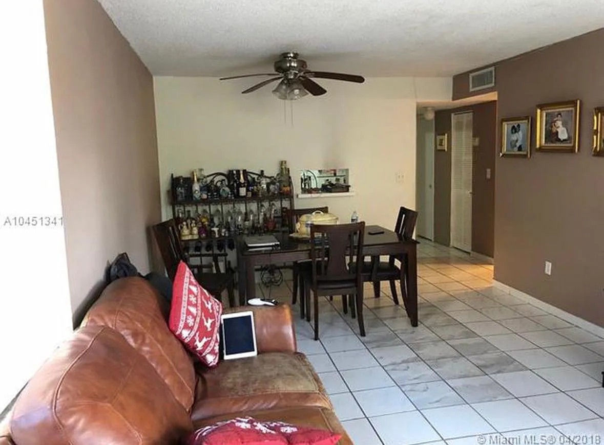 Building Photo - 5705 W 20th Ave #206
