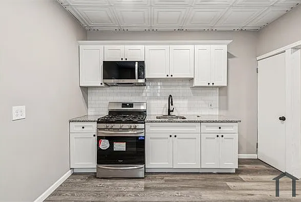 2416 N Hollywood St — Photo 5