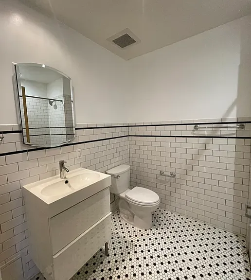 2620 Jackson Ave #2A — Photo 3