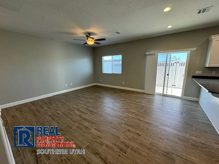 1042 S 1450 E #25 — Photo 2