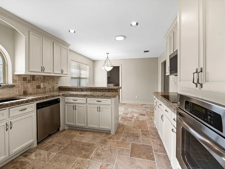 2227 Parana Dr — Photo 15