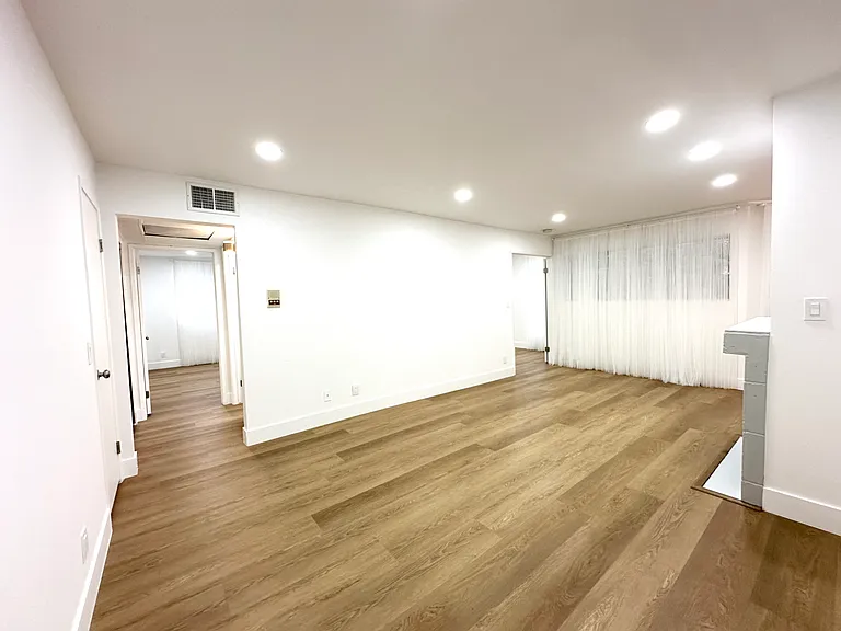 839 N Hayworth Ave #104 — Photo 3